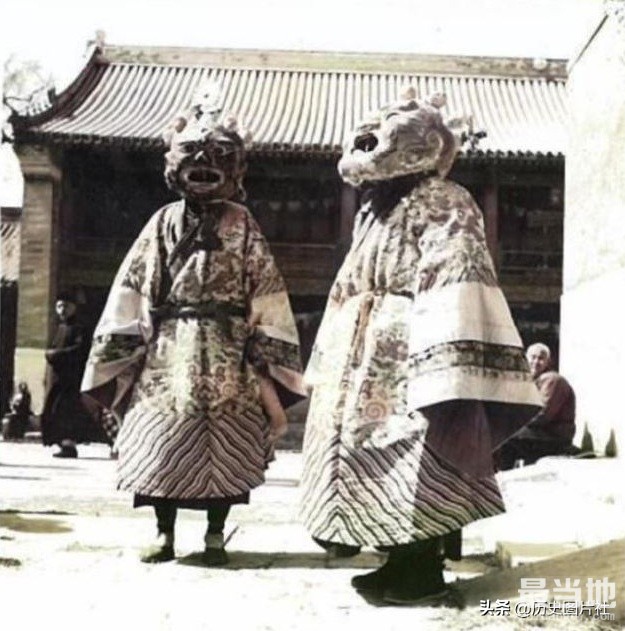 1940年北京北京雍和宫祈愿祷法会，僧众跳“金刚驱魔神舞”驱邪-6.jpg