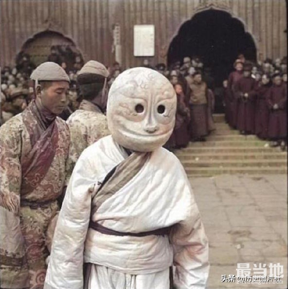 1940年北京北京雍和宫祈愿祷法会，僧众跳“金刚驱魔神舞”驱邪-8.jpg