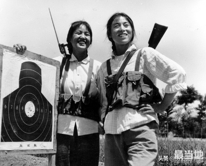 70年代女民兵训练照，随时准备歼灭入侵之敌-6.jpg