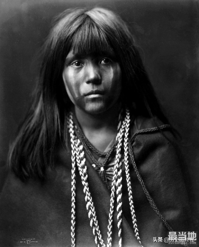 摄影师镜头下百年前北美印第安人肖像-2.jpg