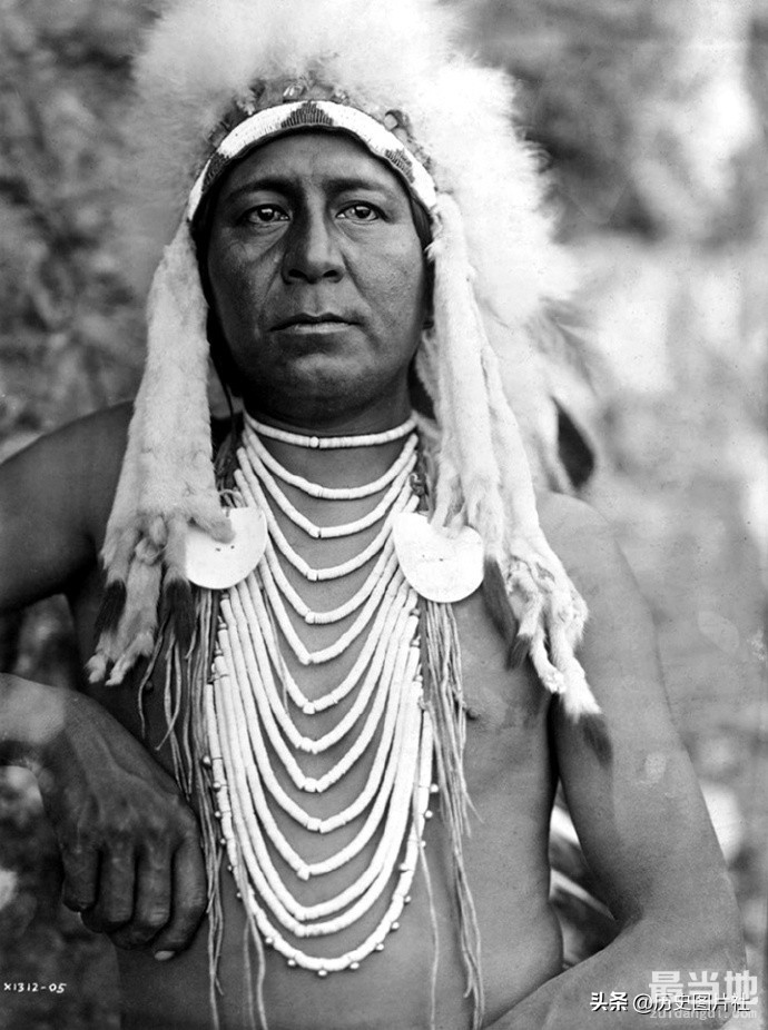摄影师镜头下百年前北美印第安人肖像-3.jpg