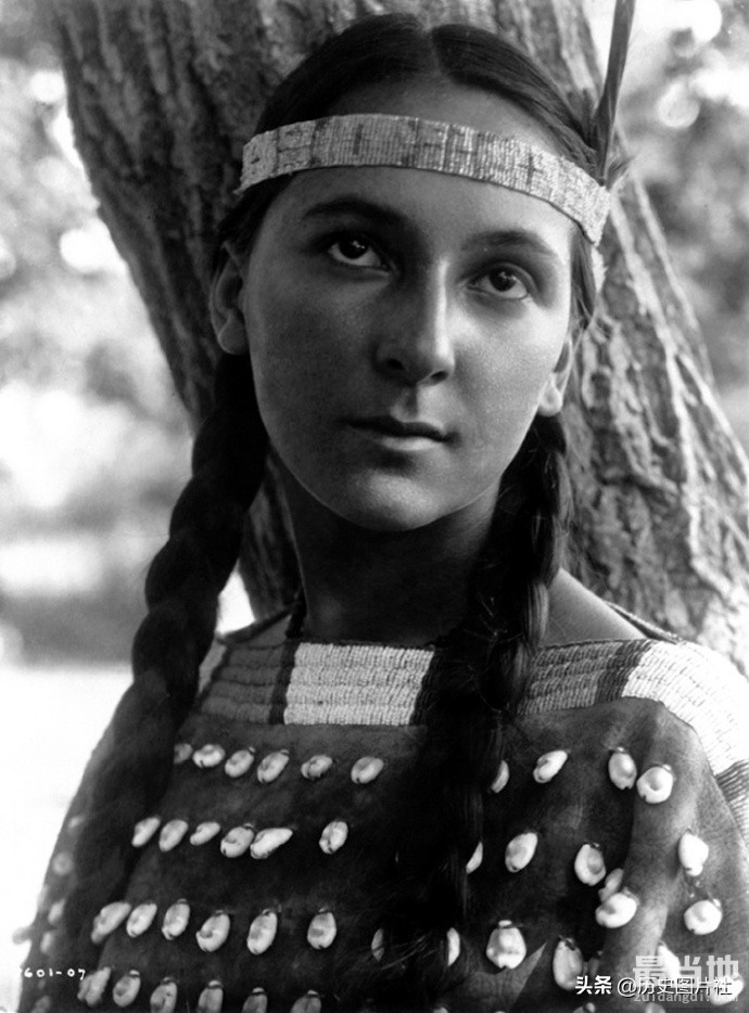 摄影师镜头下百年前北美印第安人肖像-4.jpg