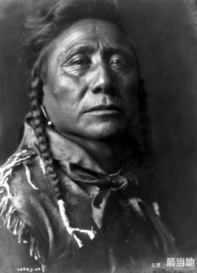 摄影师镜头下百年前北美印第安人肖像-9.jpg