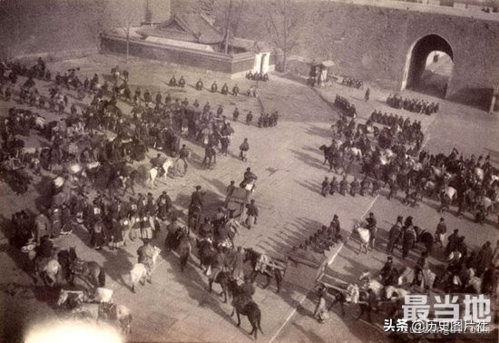 实拍：1902年，慈禧太后和光绪皇帝回銮时的壮观景象-6.jpg