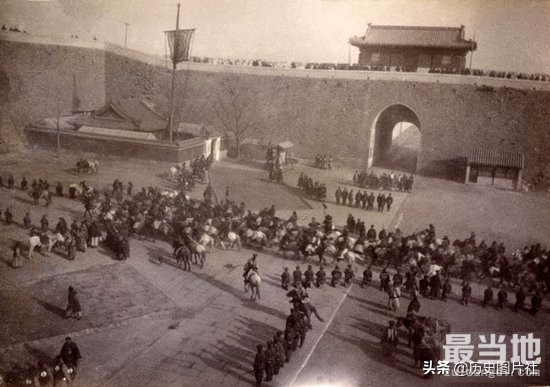 实拍：1902年，慈禧太后和光绪皇帝回銮时的壮观景象-4.jpg