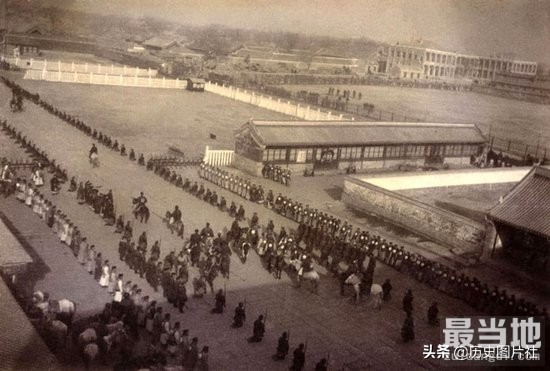 实拍：1902年，慈禧太后和光绪皇帝回銮时的壮观景象-2.jpg