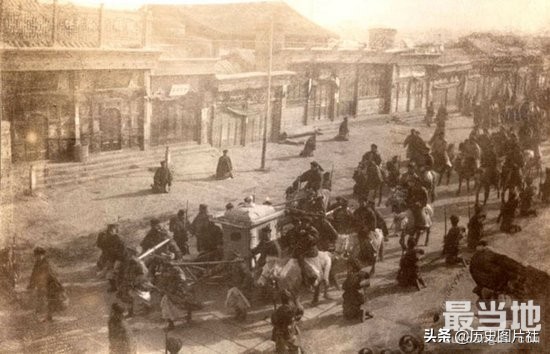 实拍：1902年，慈禧太后和光绪皇帝回銮时的壮观景象-8.jpg