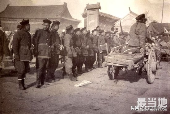 实拍：1902年，慈禧太后和光绪皇帝回銮时的壮观景象-7.jpg