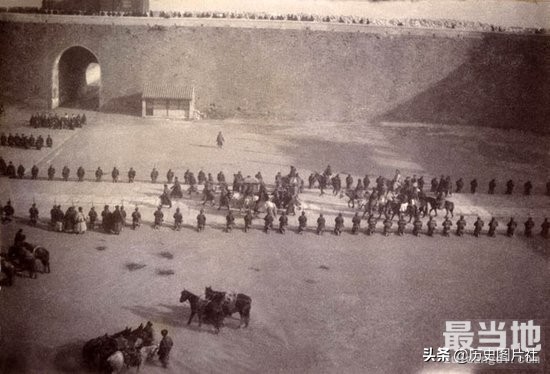实拍：1902年，慈禧太后和光绪皇帝回銮时的壮观景象-9.jpg