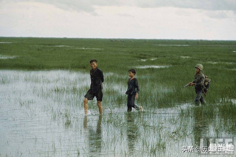 美国《生活》杂志摄影师拍摄，1962年的越南战场-1.jpg
