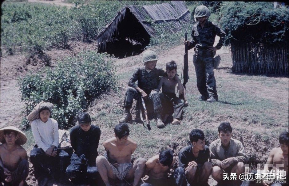 美国《生活》杂志摄影师拍摄，1962年的越南战场-3.jpg