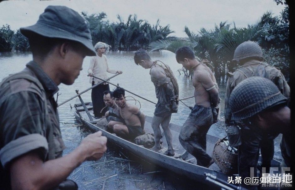 美国《生活》杂志摄影师拍摄，1962年的越南战场-2.jpg