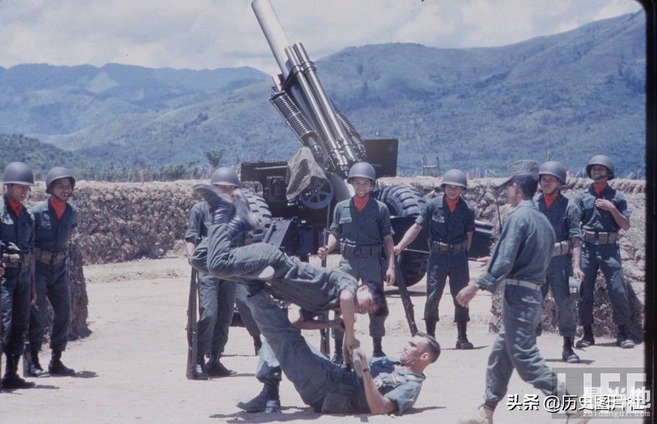 美国《生活》杂志摄影师拍摄，1962年的越南战场-7.jpg