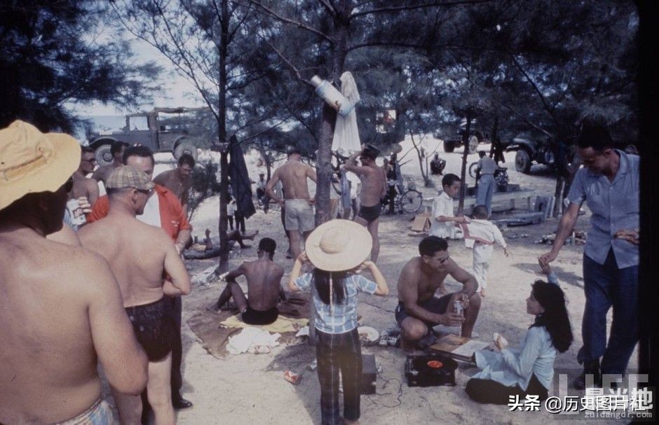 美国《生活》杂志摄影师拍摄，1962年的越南战场-9.jpg