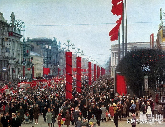 1967年的列宁格勒，庆祝十月革命胜利50周年的大游行-1.jpg