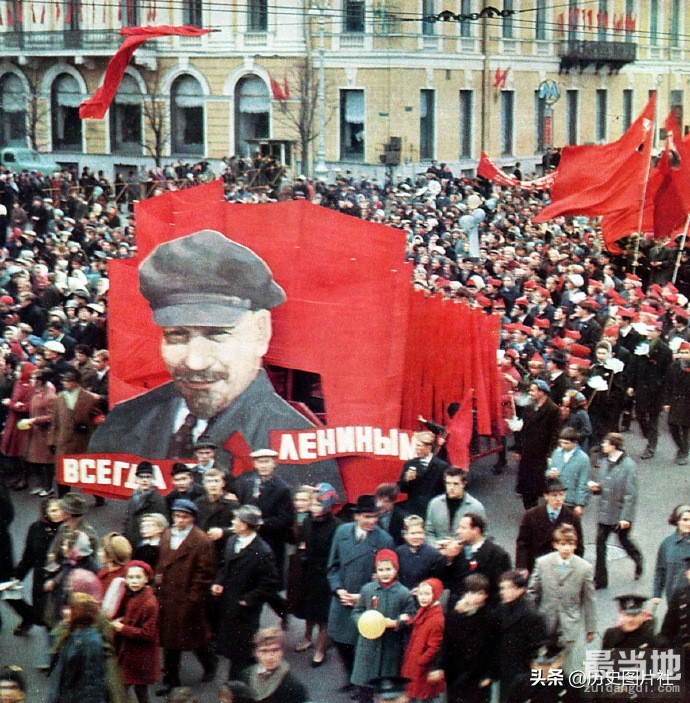 1967年的列宁格勒，庆祝十月革命胜利50周年的大游行-5.jpg