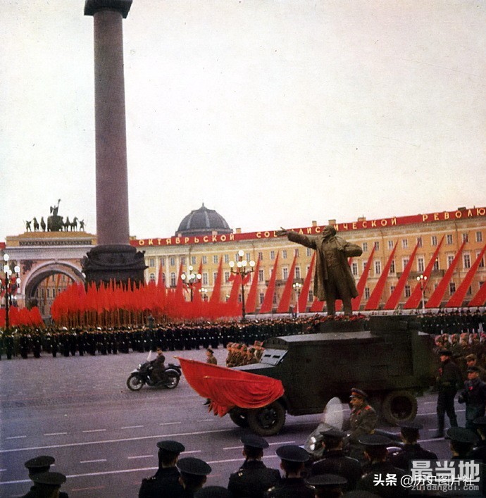 1967年的列宁格勒，庆祝十月革命胜利50周年的大游行-9.jpg