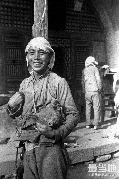 战地记者拍摄1944年的延安，坚持抗日的民兵战士和八路军战士-1.jpg