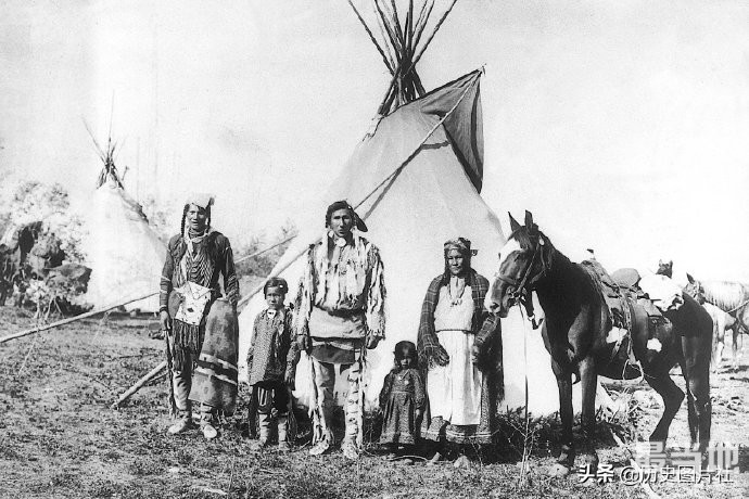 老照片：百年前生活在加拿大的印第安人（约1900年）-9.jpg