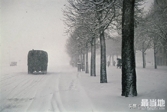 老照片：1941年巴黎的冬天，白雪覆盖美极了-1.jpg