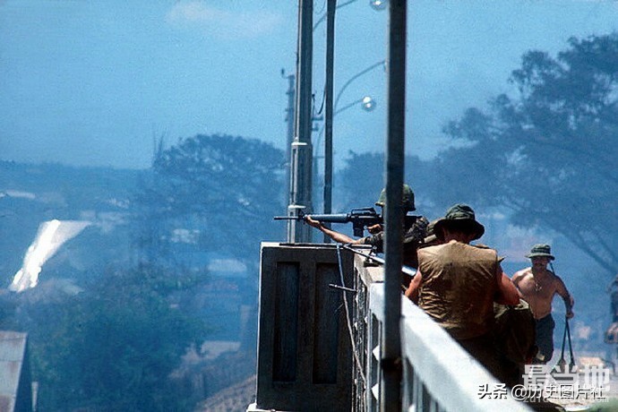 越南战争罕见老照片：1968年北越对南越发动“新春攻势”-10.jpg