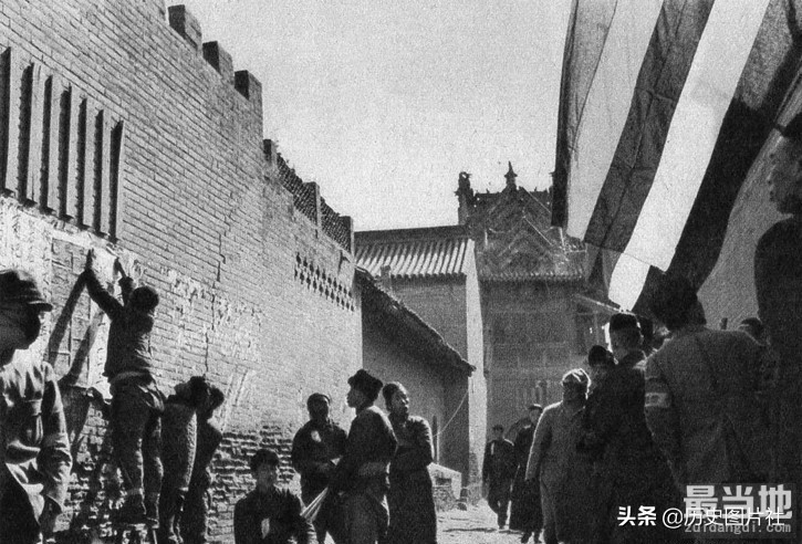 1938年盘踞在山西省各地的日军，在平遥城上耀武扬威-3.jpg