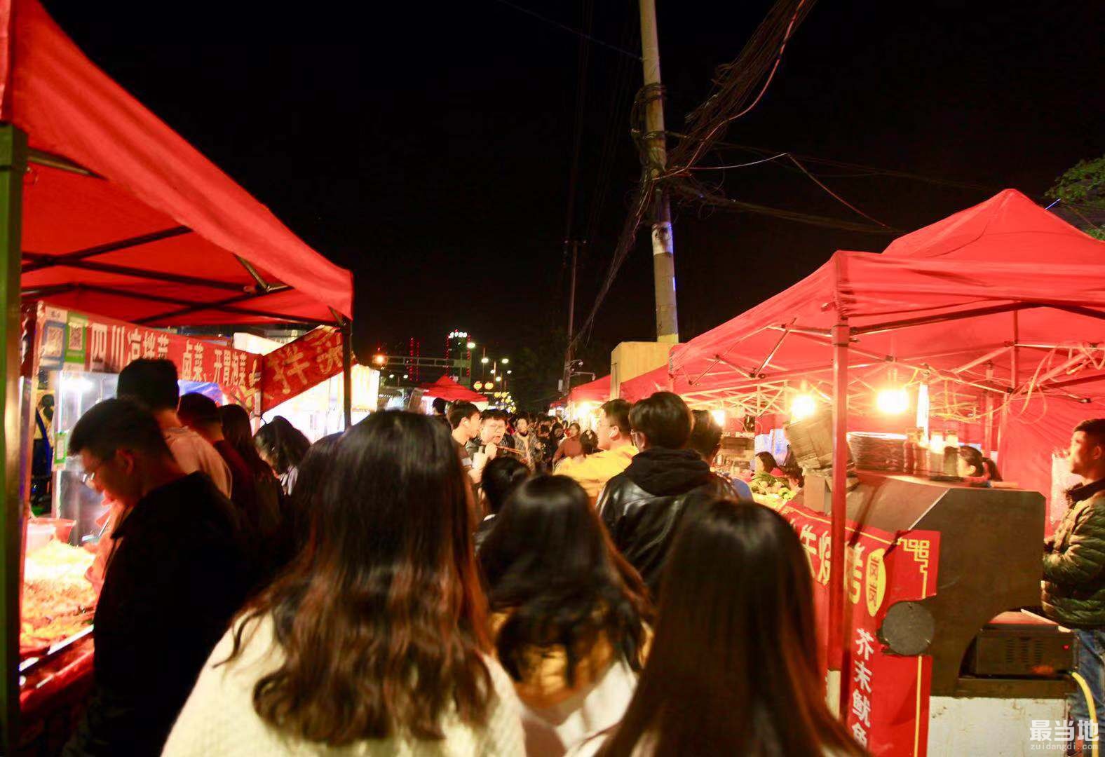 江西最火的夜市，几百米的路要走3个小时，到处都是学生情侣-1.jpg
