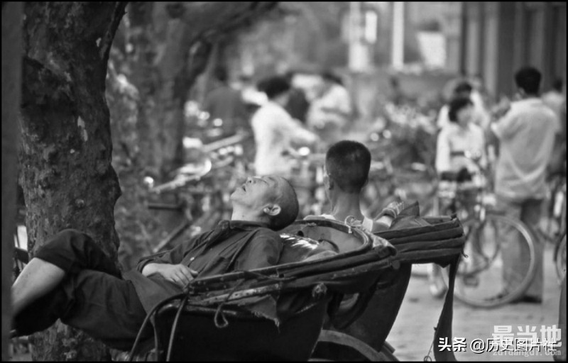 黑白老照片直击80年代的中国：朴实无华的生活，渐行渐远的记忆-4.jpg