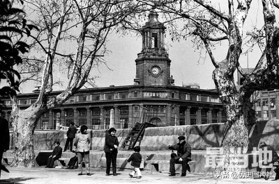 80年代上海老照片：苏州河风光，上海电视塔远没有东方明珠霸气-3.jpg