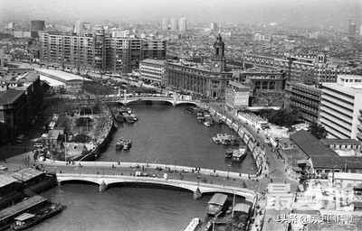 80年代上海老照片：苏州河风光，上海电视塔远没有东方明珠霸气-6.jpg