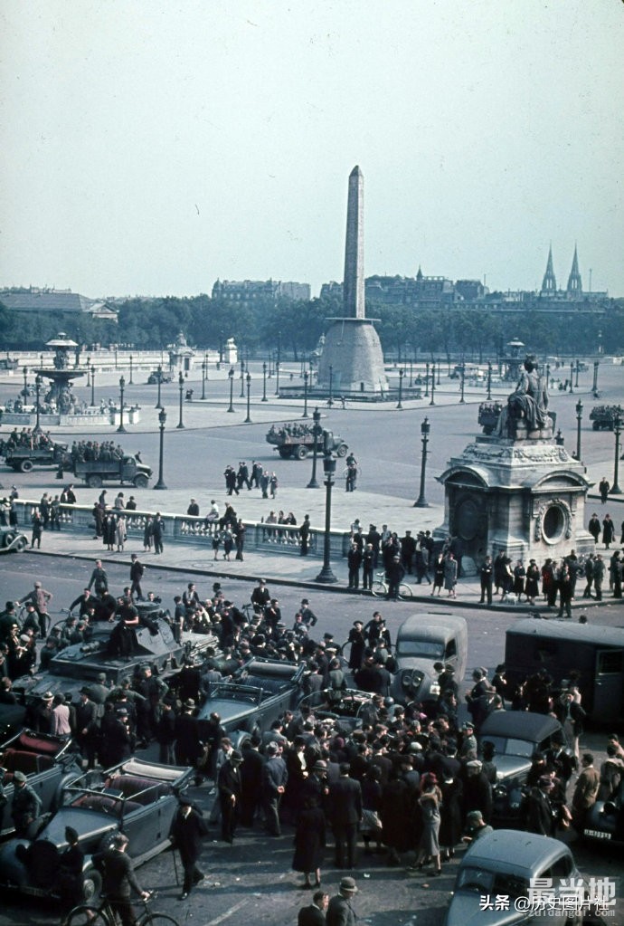 老照片：1940年，德军占领下的法国巴黎街景-9.jpg