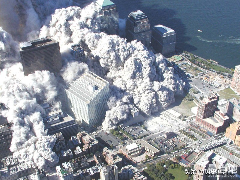 美国911事件珍贵图集：震惊世界的一天，世贸大厦浓烟滚滚-1.jpg