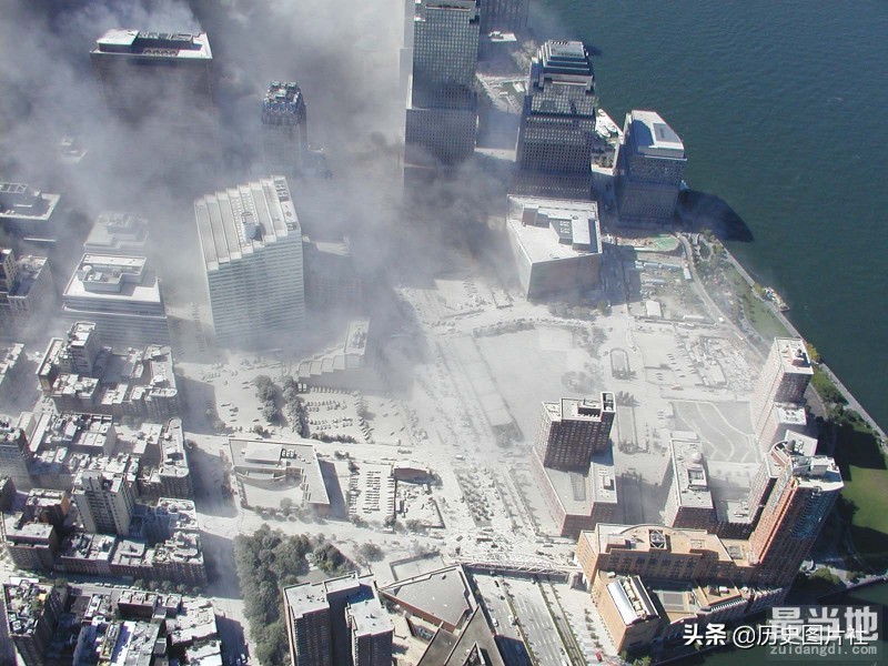 美国911事件珍贵图集：震惊世界的一天，世贸大厦浓烟滚滚-6.jpg