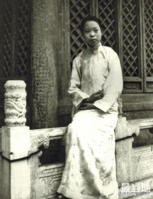 末代皇妃文绣老照片：结婚9年仍是女儿身，离婚后选择教书育人-7.jpg