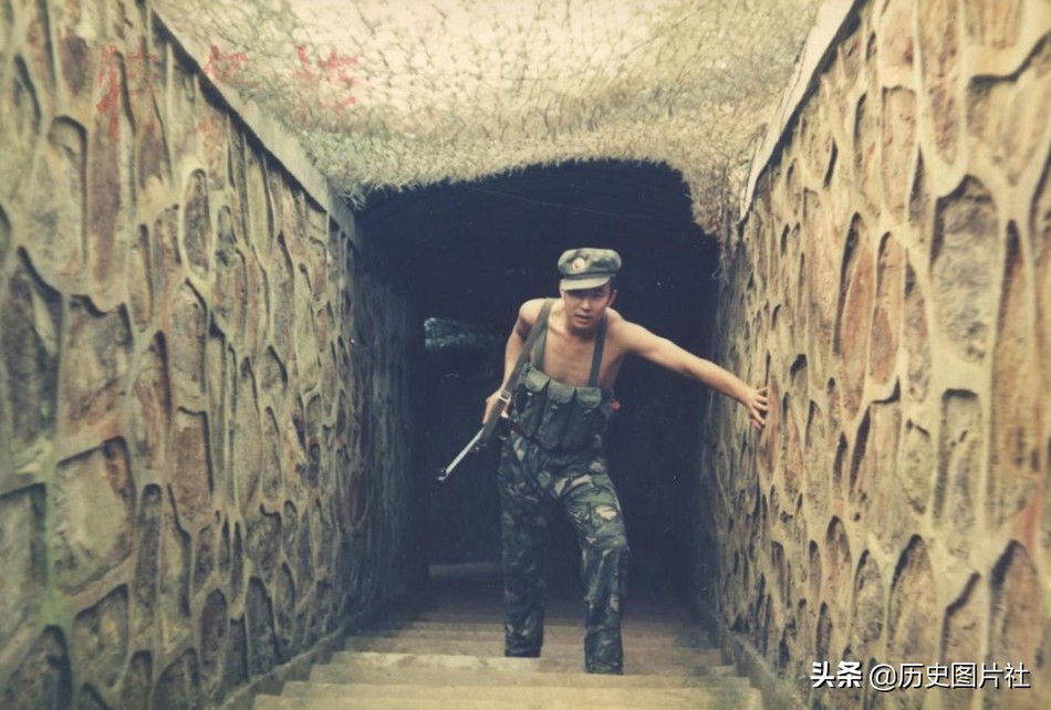 对越自卫反击战珍贵瞬间：令敌人闻风丧胆的中国人民解放军-2.jpg