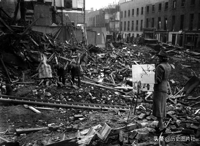 1940年的伦敦遭遇德军狂轰滥炸，10万幢房屋被摧毁，城市变成废墟-7.jpg