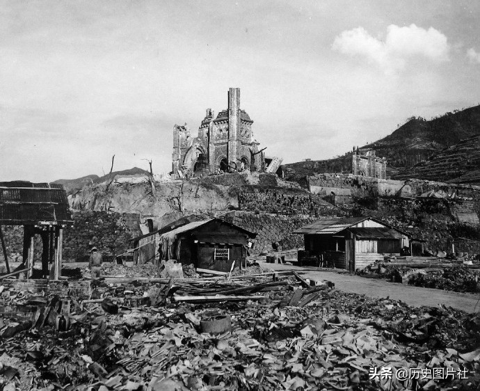 1945年的长崎，第二个被原子弹轰炸的城市，一片废墟-1.jpg