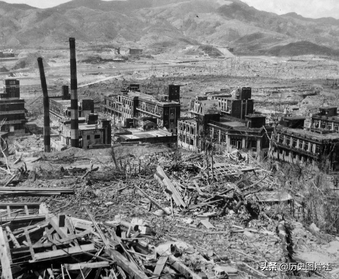1945年的长崎，第二个被原子弹轰炸的城市，一片废墟-3.jpg