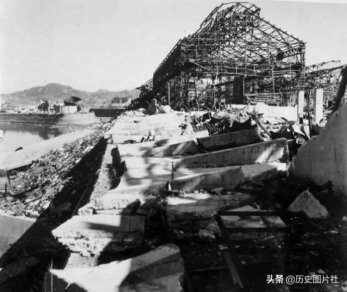 1945年的长崎，第二个被原子弹轰炸的城市，一片废墟-2.jpg