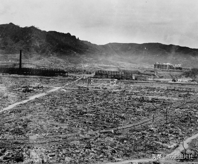 1945年的长崎，第二个被原子弹轰炸的城市，一片废墟-6.jpg