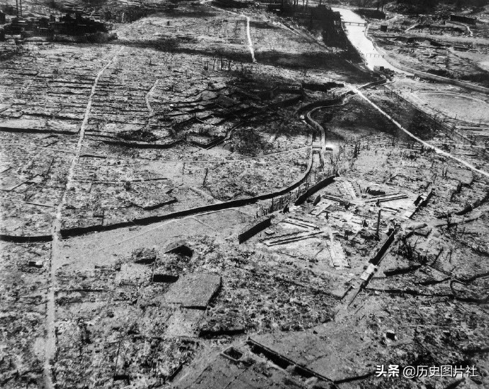 1945年的长崎，第二个被原子弹轰炸的城市，一片废墟-8.jpg