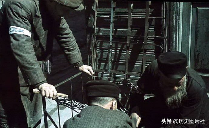 1941年生活在华沙的犹太人，两年后遭到灭绝性的杀戮-4.jpg