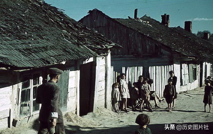 1941年生活在华沙的犹太人，两年后遭到灭绝性的杀戮-5.jpg
