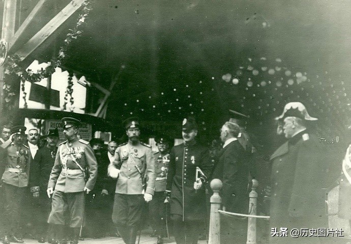 1913年的圣彼得堡，沙皇尼古拉二世参观第四届国际汽车展览会-5.jpg