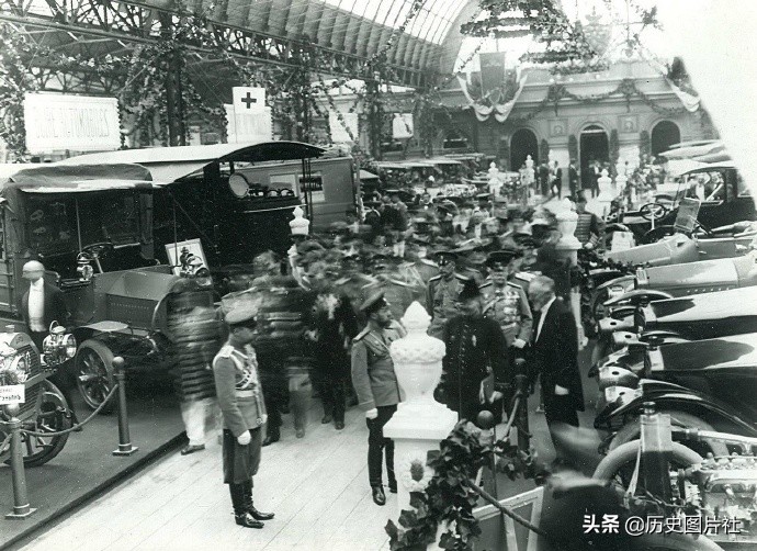 1913年的圣彼得堡，沙皇尼古拉二世参观第四届国际汽车展览会-7.jpg