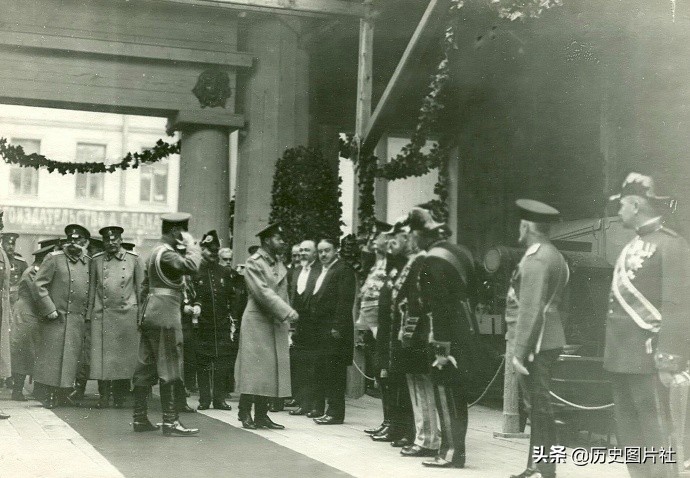 1913年的圣彼得堡，沙皇尼古拉二世参观第四届国际汽车展览会-9.jpg