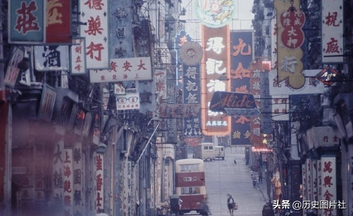 街拍1969年的香港，平静的生活、繁荣的都市-3.jpg