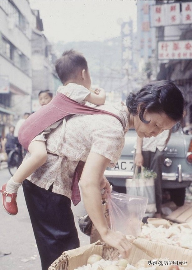 街拍1969年的香港，平静的生活、繁荣的都市-9.jpg