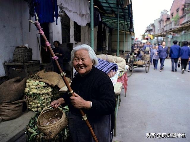 70年代末的上海，弄堂里的百姓生活-8.jpg