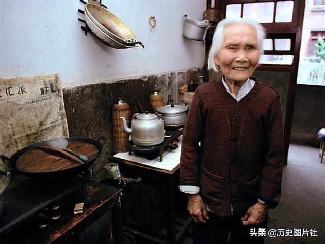 70年代末的上海，弄堂里的百姓生活-12.jpg
